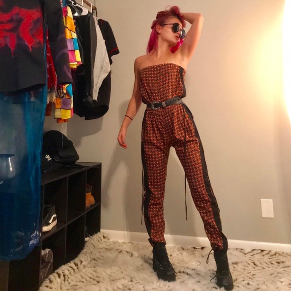 Jumpsuit XS scrunches/ties at the hips